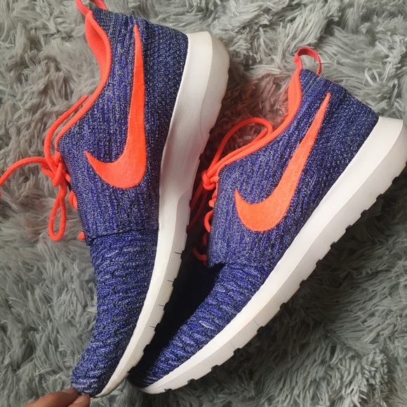 Nike like NEW Women’s Flyknit Rosherun Shoes - Picture 1 of 5